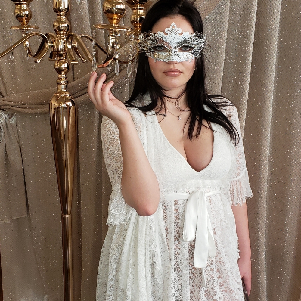 White Lace Robe, or Pink Lace Robe, Plus sizes - Picture 3 of 14